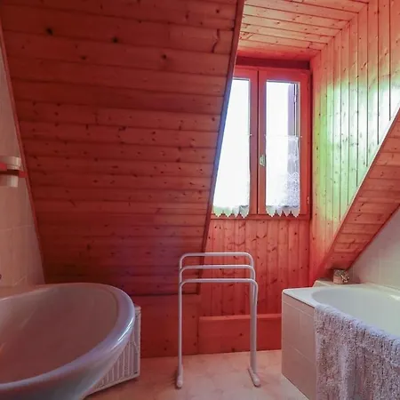 Maison De La Cascade